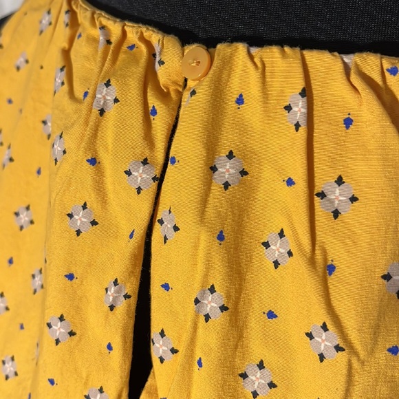 Worthington Size M women’s sleeveless top. Yellow with button on back. - Picture 6 of 8